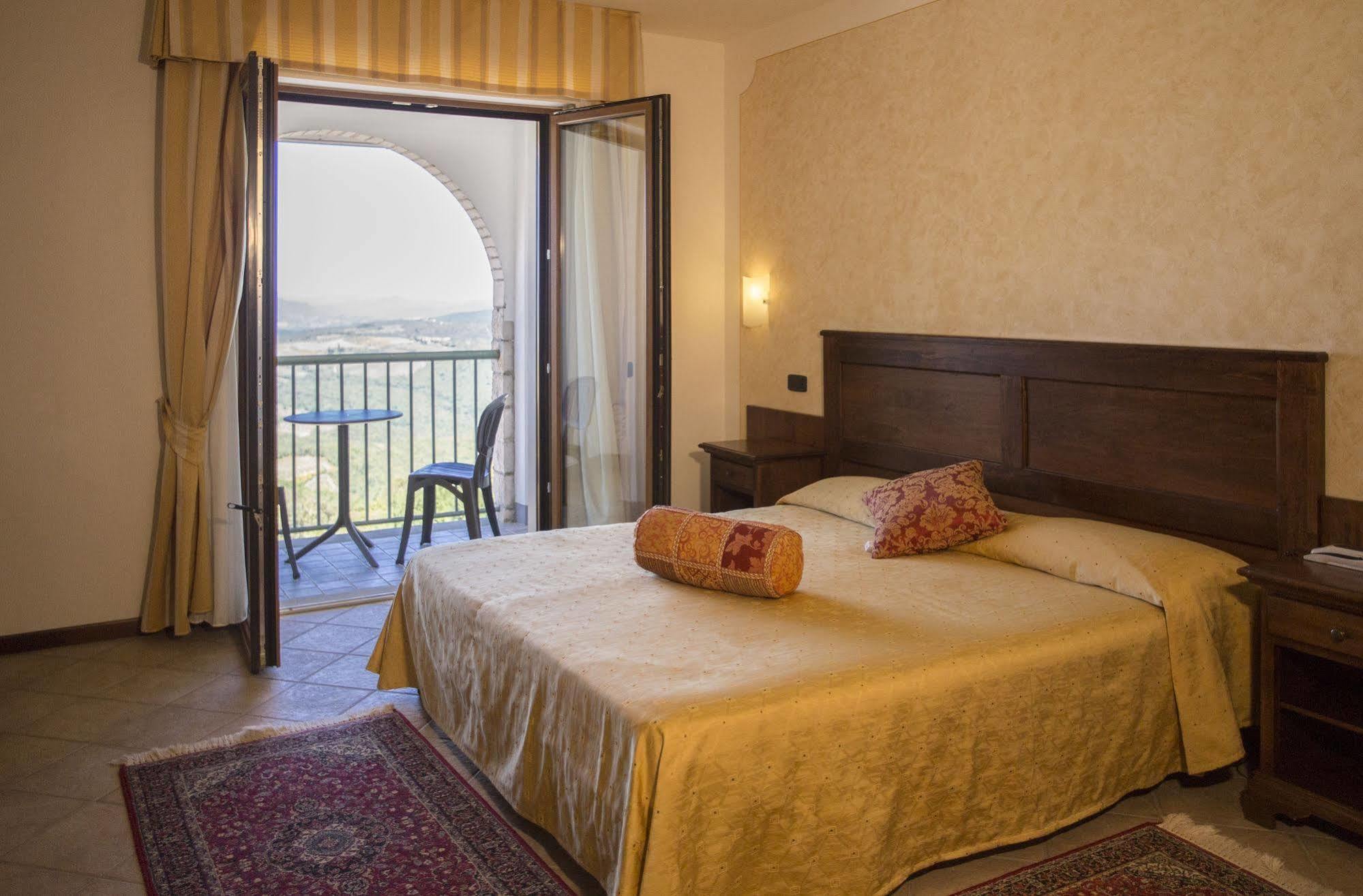 Hotel Ristorante Al Brunello Di Montalcino Eksteriør bilde